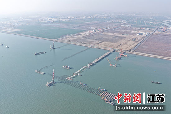 ͨ��������Ŀ�����������ٸ۲�ҵ��չ������� ��