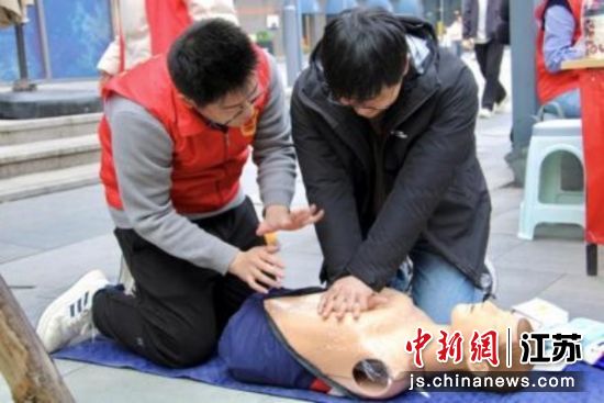 ����־Ը���ֳ���ʾ�ķθ��ռ��ȷ�����¥�ֵ� ��ͼ