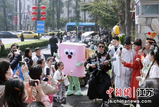 �������Ķ���������ֳ���ΧŨ���Ͼ����ü��� ��ͼ