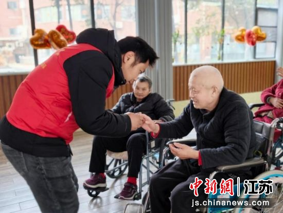 ����ԱΪ���˼�ָ�ס���˶ ��