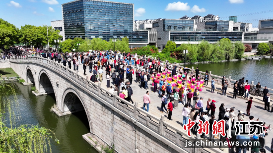 ���չ������ֵ��������³����ķ�ò��Ϊ�ص㡣����ֵ���ͼ