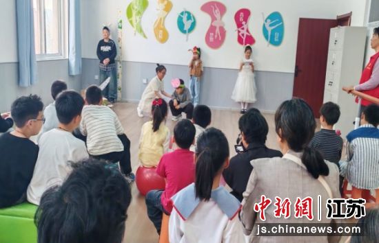 ͯ���硶һ���ر��ر������ؿ�ר�ݡ��ݳ��ֳ��������� ��