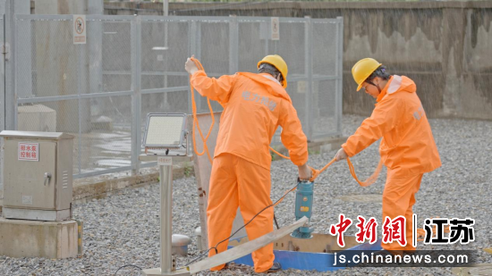 �����γ��д�������繫˾�����ά��Ա��110ǧ������Ե��¹���ˮ�������ȫ���Ų飬��������ˮ�ý���վ��ˮλ�������γǹ��繫˾ ��ͼ