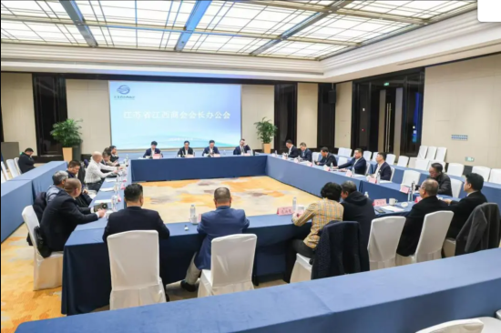 江苏省江西商会会长办公会会议现场。