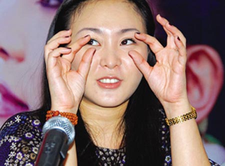 中国第一人造美女——郝璐璐(整容附图)