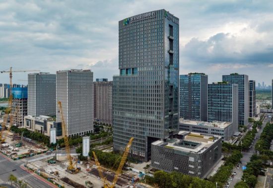 近日,由中铁建工集团有限公司承建的南京市重大科技创新载体扬子科创中心三期项目顺利通过竣工验收。中新社记者 泱波 摄