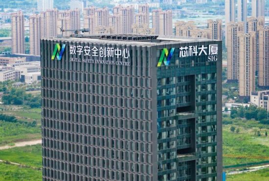 扬子科创中心三期项目建筑高度149.85米,是目前江北新区范围内地下最深、地上最高的建筑。中新社记者 泱波 摄