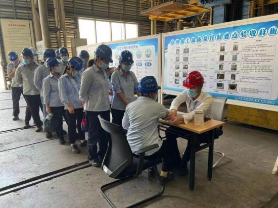 中建五洲压力容器制造厂先后为150余名一线职工测量血压,提高职工健康意识。