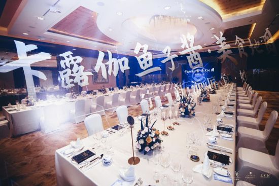 来自各领域的朋友们欢聚一堂,共赴一场奢享曼妙的鱼子盛宴。