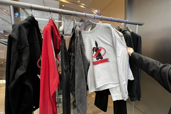 多元化的产品,流行时尚设计以及独树一帜的品牌风格,we11done彰显了年轻人的潮人时尚元素。