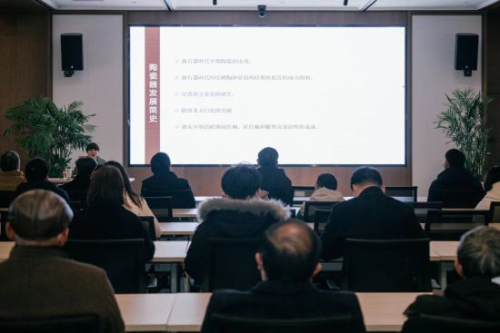 中国海盐博物馆陈列展览部主任黄明慧讲述中华瓷器之美,领略古代匠人巧夺天工的制瓷技艺。