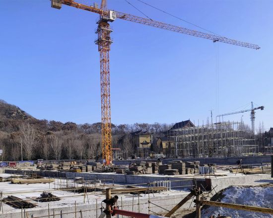 近日,中冶天工集团承建的海州体育馆二期游泳馆工程项目按下了节后复工的“快进键”,向着主体结构封顶节点目标发起全力冲刺。