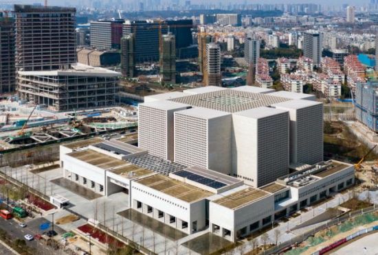 近日,由中建深圳装饰承建的中国第二历史档案馆新馆幕墙项目通过竣工验收。中新社记者 泱波 摄