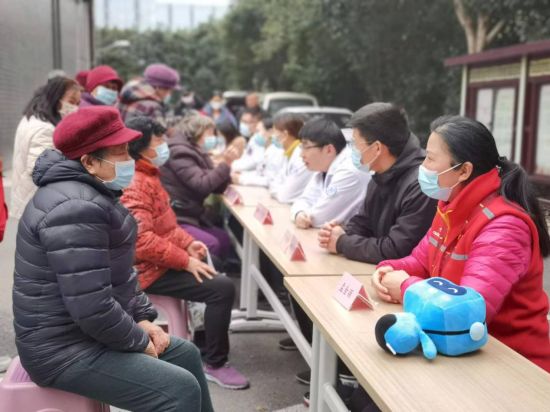 2月中旬至3月以来,中建安装投资公司联合多方开展“弘扬雷锋精神,汇聚青春能量,建设美丽中国”志愿服务活动。