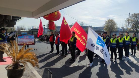 中建安装投资公司充分发挥青年志愿者的力量,勇担青春使命,塑造“建设未来”“爱心彩虹”服务品牌,让学雷锋活动融入日常。
