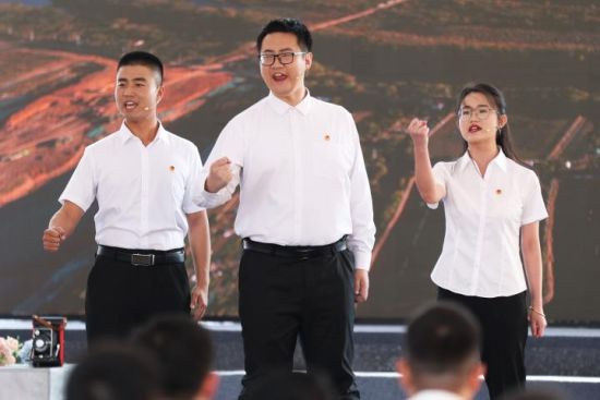 活动由中国中铁团委主办,中铁建工集团承办,中铁建工集团第四建设有限公司团委协办,不同岗位的50余名青年员工参演。