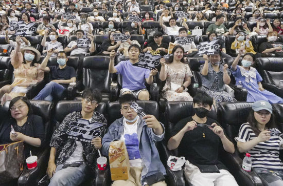 近日,由环球影业出品的传奇系列新篇章《速度与激情10》在南京举行首映。