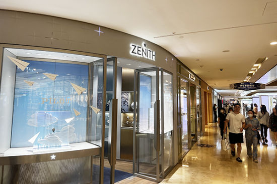 6月16日,ZENITH真力时携多款臻品时计亮相真力时南京德基广场。泱波 摄