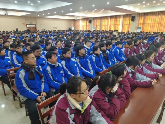 活动旨在缓解初高中学子考前心理压力,培养学生调控情绪、应对挫折、适应环境的能力。