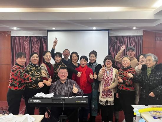 为丰富居民的文化生活,迎接即将到来的新年,近日,南京市秦淮区大光路街道新联会举办“庆祝元旦,迎新年”联席会。