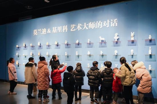 “宁静与狂想——莫兰迪&基里科作品收藏展”,展览共推出70余件作品,以时间轴呈现二位大师的代表作品。