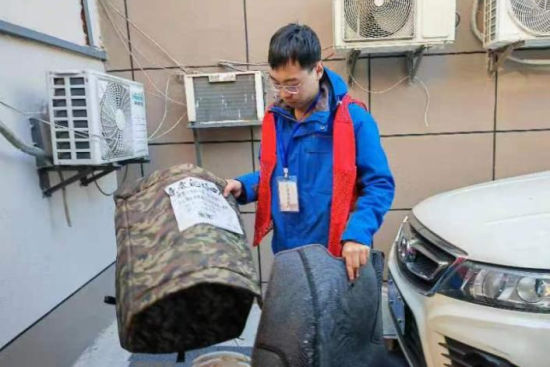 截至目前,大光路街道共出动清洁人员60余人,清理垃圾10余吨,有效改善了街道的环境卫生状况。