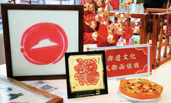从与上美影动画的两次牵手到与知名游戏IP共同打造非遗文化体验,必胜客与中国动画、国潮文化频繁跨界,让中国的传统文化元素和经典童年IP给新一代年轻人创造难忘的回忆。