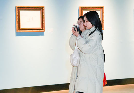 《宁静与狂想——莫兰迪&基里科作品收藏展》得到艺术爱好者的喝彩和追捧,70余件作品以时间轴呈现莫兰迪、基里科两位大师的生命历程及艺术高峰。