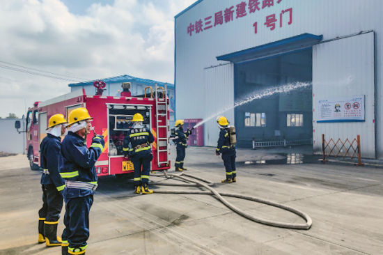 盐城市大丰区消防救援大队、大丰人民医院等相关单位120余人参与此次演练。