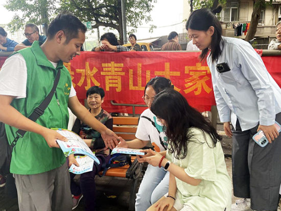 大光路街道充分利用学生暑假时间,组织了多场垃圾分类知识培训与分享会,覆盖了多个年级段学生。