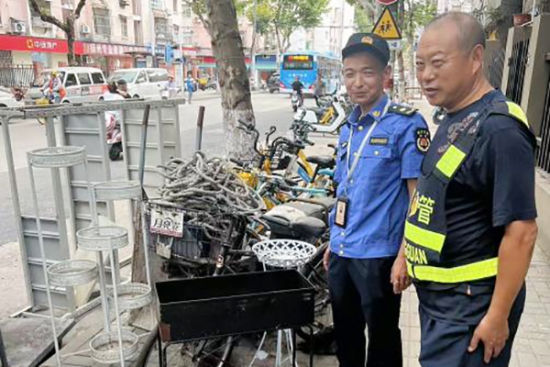 执法人员通过提前宣传,向经营户及房屋出租人详细解读了相关法律法规,明确了处理规定,并督促经营户积极配合整改工作。