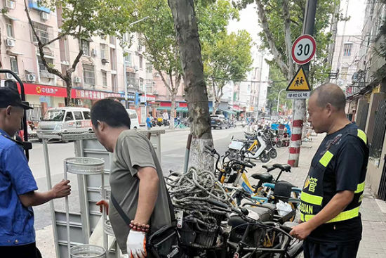 为确保整治成果长期有效,城管部门对部分重点点位采取加强巡查、增派人手等方式。